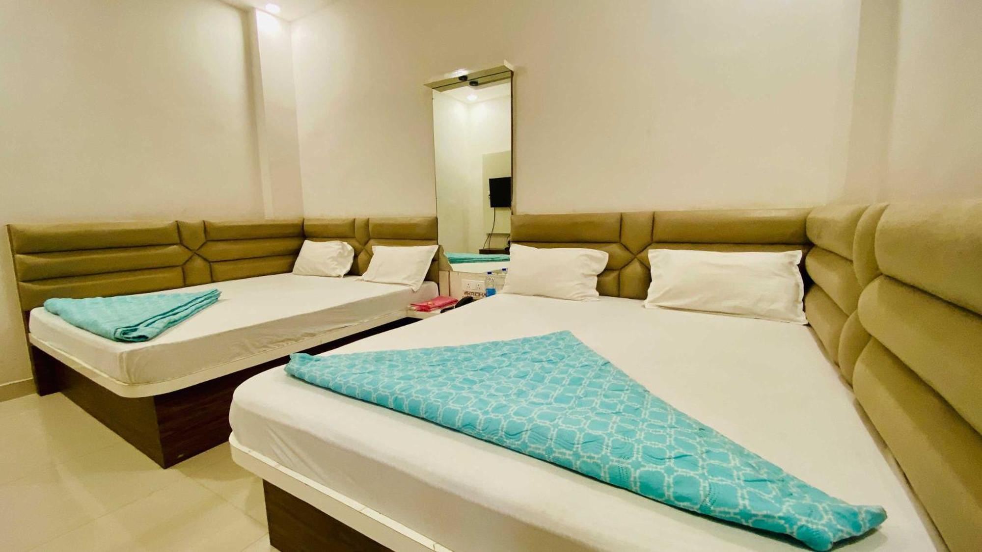 Hotel Gayatri Palace Godarpura Exterior photo