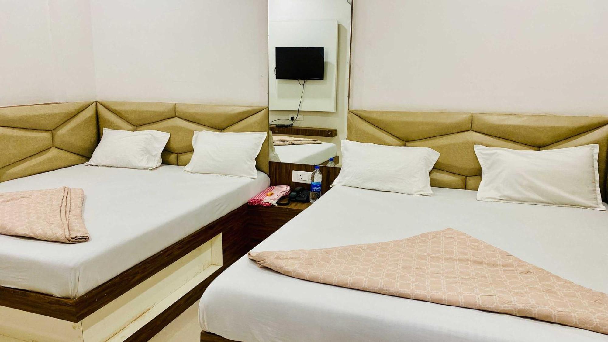 Hotel Gayatri Palace Godarpura Exterior photo