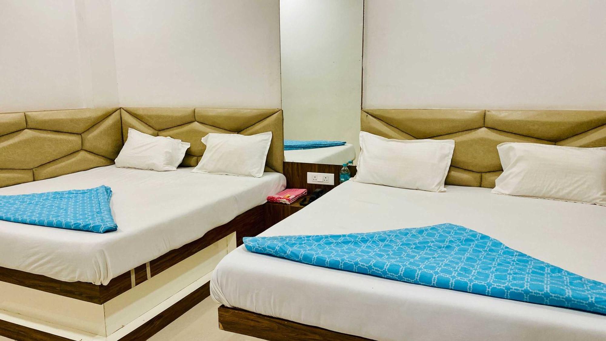 Hotel Gayatri Palace Godarpura Exterior photo