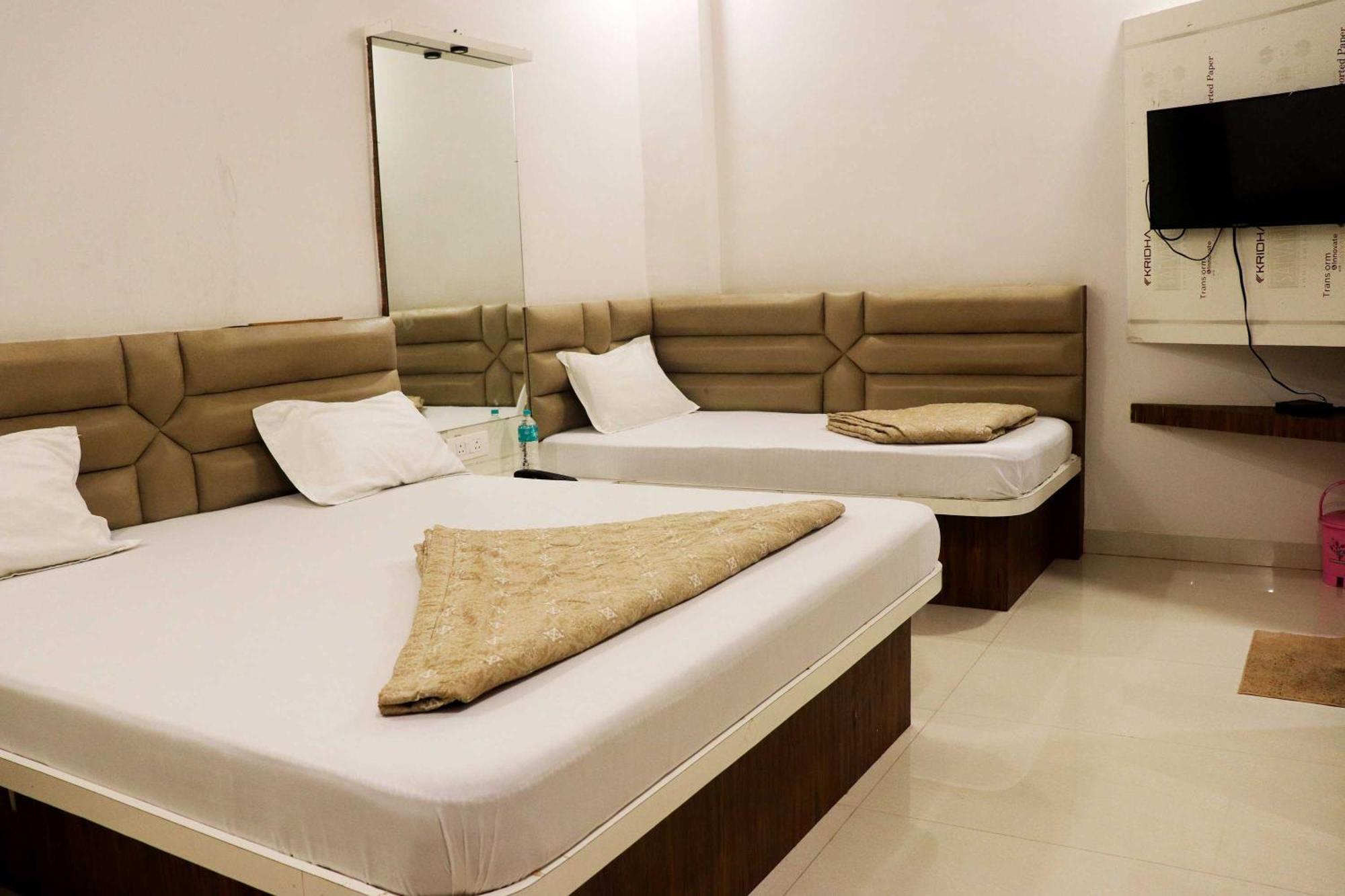 Hotel Gayatri Palace Godarpura Exterior photo
