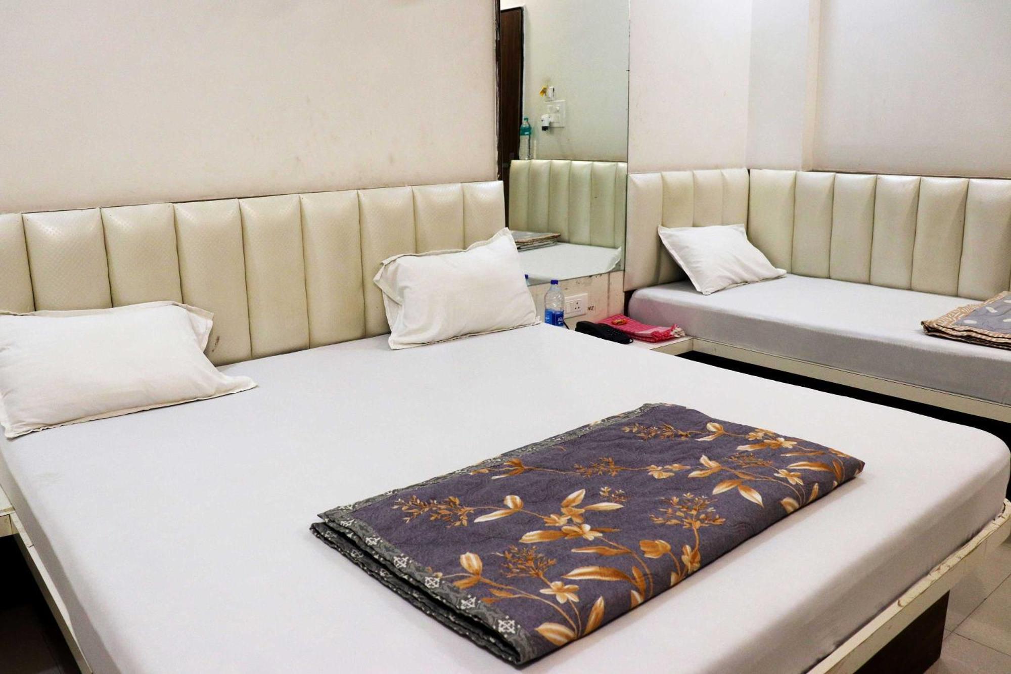 Hotel Gayatri Palace Godarpura Exterior photo